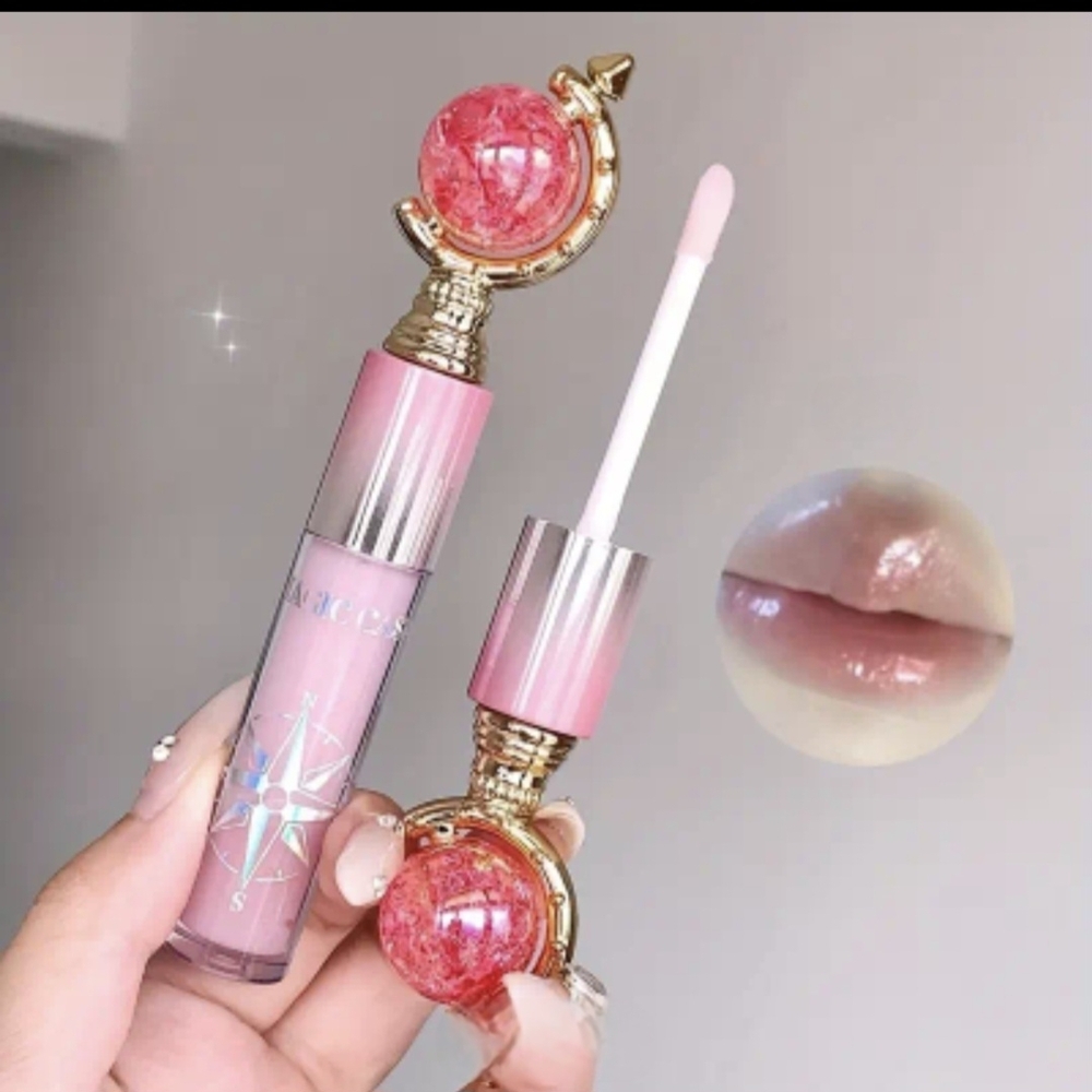 Elegant Pink Lip Gloss with Gold Accents